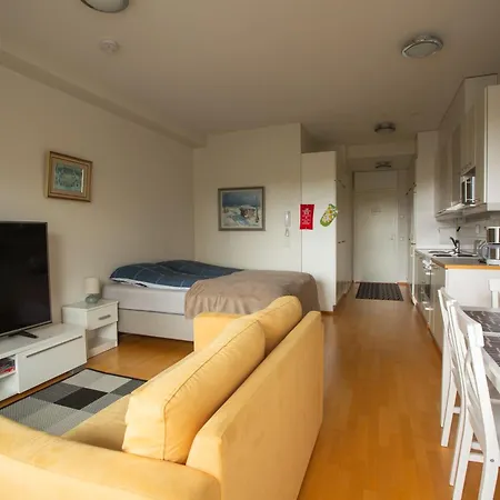 Apartamento Lil Haven Cozy With Sauna, Glassed Balcony And Free Parking